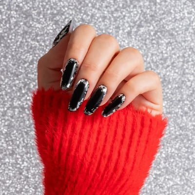 unghie nere e argento